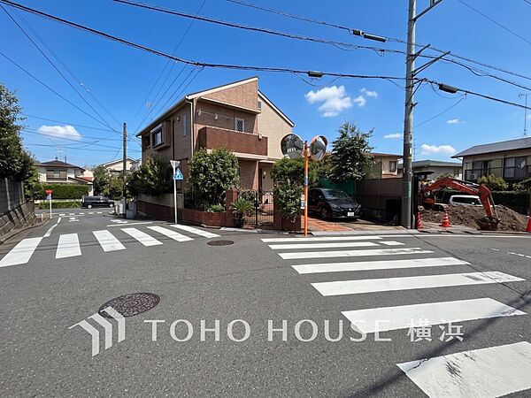 生活利便に優れた住環境に立地し、ゆとりある生活が送れます。