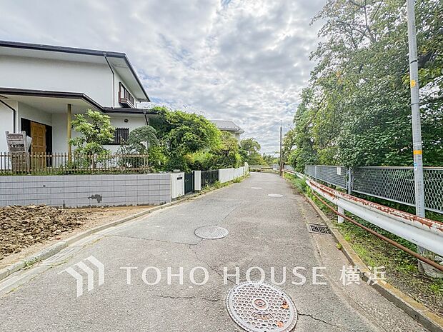 穏やかな住環境で子育てファミリーにもおすすめです。(2026年9月撮影)