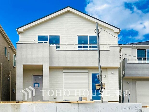 お住まいの顔となる玄関。住まう方のプライドを満たすクオリティを備えています。 (2026年9月撮影)