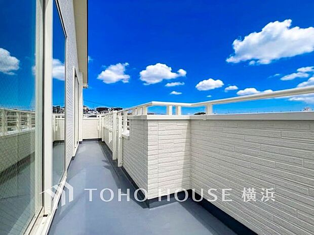 お部屋にも爽やかな風と暖かく柔らかな日差しが差し込み、毎日の暮らしを豊かに彩ります。