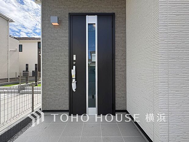お住まいの顔となる玄関。住まう方のプライドを満たすクオリティを備えています。