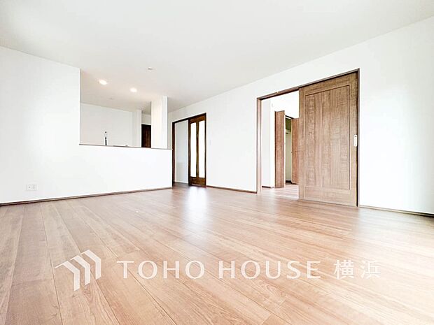 家族と過ごす時間を大切にしたい方にぴったりの明るくゆとりある住空間です。