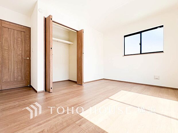 心地よい光と風があふれています。プライベートな自分時間を快適に過ごせるお部屋。