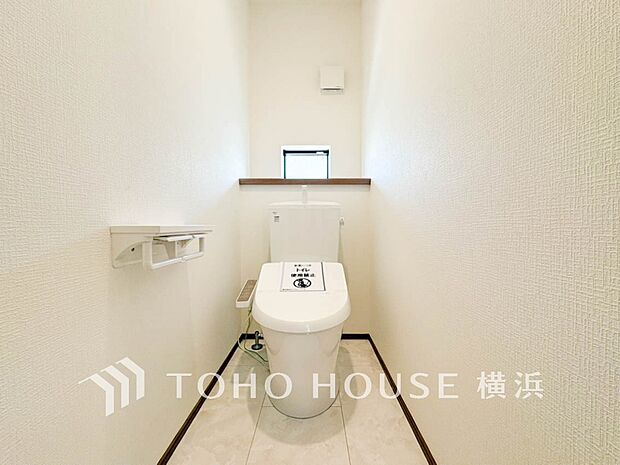 清潔感溢れるトイレ。落ち着いた空間で安らぎのひとときをお過ごしいただけます。