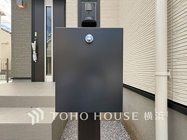 スタイリッシュな外観に見合う、オシャレなポスト。毎朝新聞を受け取るのも楽しみになりそう。
