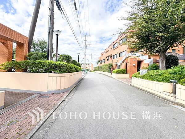 駅やお買物、教育施設が徒歩圏に揃う便利な住環境で永住の地に相応しい立地です。