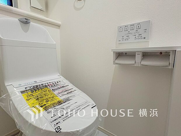 清潔感溢れるトイレ。落ち着いた空間で安らぎのひとときをお過ごしいただけます。