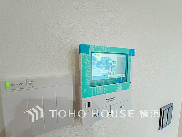 誰が来てもわかる様にモニター付きインターホンを設置。快適と安らぎを合わせた優しい設計。