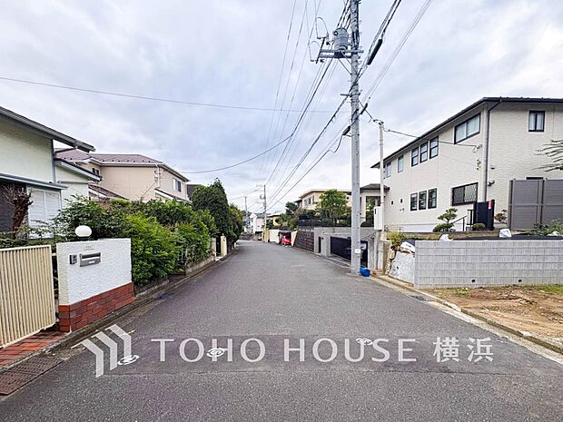 子育て環境、生活利便に優れた住環境に立地し、ゆとりある生活が送れます。(2026年9月撮影)