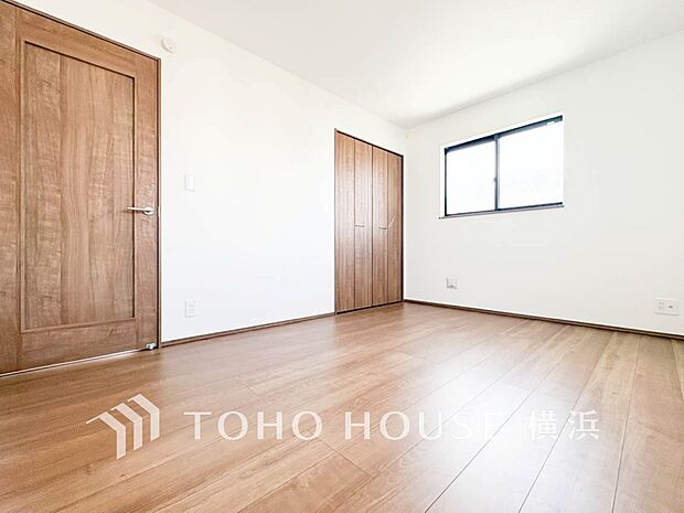 心地よい光と風があふれています。プライベートな自分時間を快適に過ごせるお部屋。