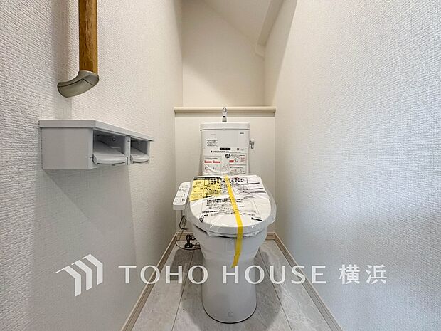 換気と明るさに配慮した、清潔感溢れるトイレ。