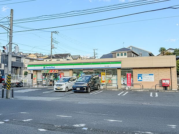 ファミリーマート 横浜上白根店 260m 食品・日用品の購入、各種支払い、ATM利用まで幅広く対応。24時間、急な入用にも即座に対応できます。