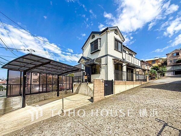 お住まいの顔となる玄関。住まう方のプライドを満たすクオリティを備えています。