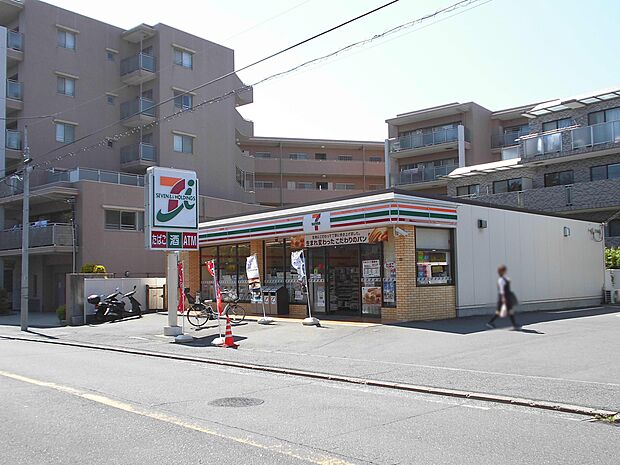 セブンイレブン横浜馬場5丁目店 550m オリジナルブランド商品やホットスナック・コーヒーも人気です。