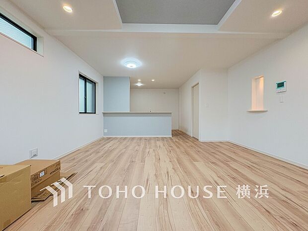 話に夢中になり、ついつい時を忘れてしまう。そんな束の間の幸せを感じさせてくれる場所。