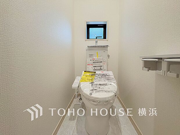 清潔感溢れるトイレ。落ち着いた空間で安らぎのひとときをお過ごしいただけます。