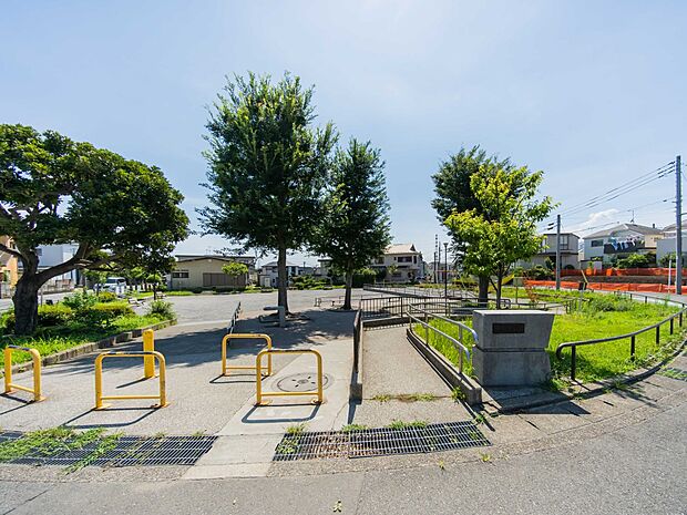中ノ原公園 160m 住宅街の十分な広さの公園です。公園の設備には水飲み・手洗い場があります。