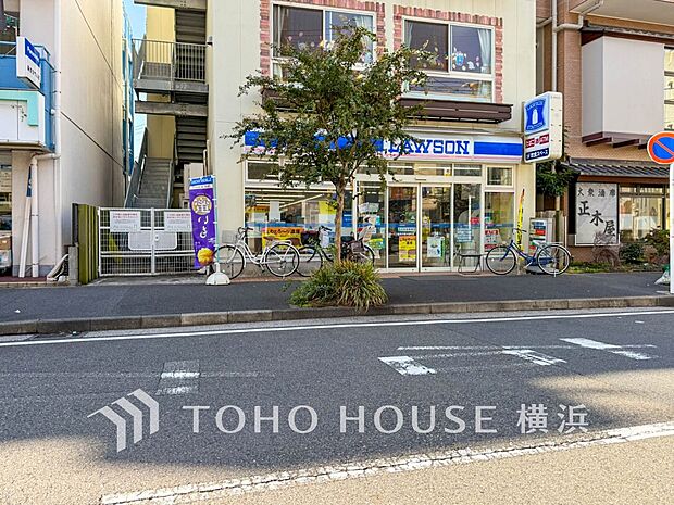 ローソン 鶴見市場大和町店 300m 24時間営業。近くにあるとちょっとした買い物にも便利ですね。