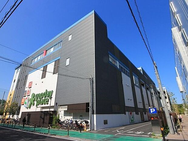 goodayplace港南中央 2100m スポーツクラブ「ルネサンス港南中央」やヨークフーズ、DAISO、飲食店などが入る複合商業施設。