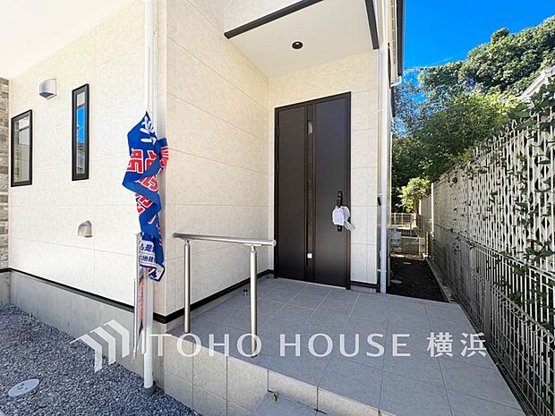 お住まいの顔となる玄関。住まう方のプライドを満たすクオリティを備えています。