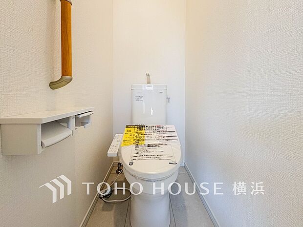 清潔感溢れるトイレ。落ち着いた空間で安らぎのひとときをお過ごしいただけます。