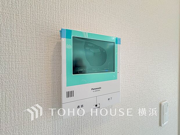 誰が来てもわかる様にモニター付きインターホンを設置。快適と安らぎを合わせた優しい設計。