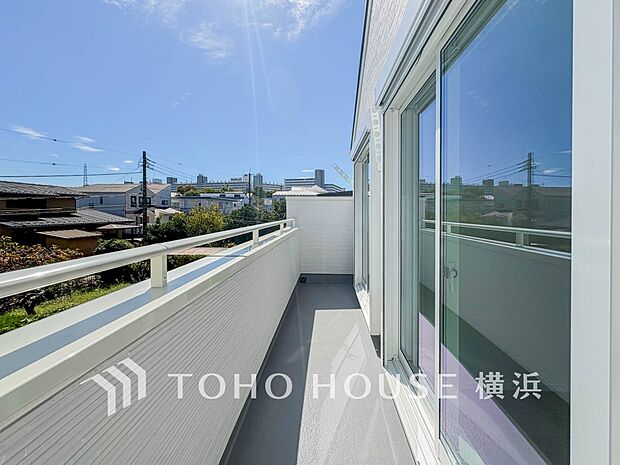 お部屋にも爽やかな風と暖かく柔らかな日差しが差し込み、毎日の暮らしを豊かに彩ります。