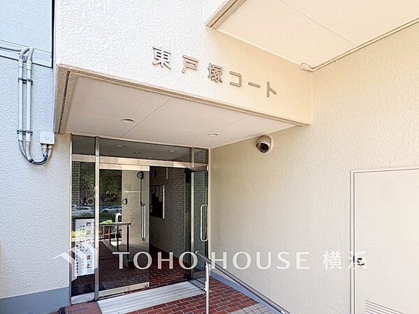 お客様をお迎えする玄関は落ち着いた雰囲気です。