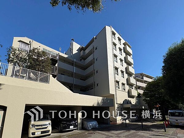 敷地内駐車場（空き状況はお問い合わせください）。