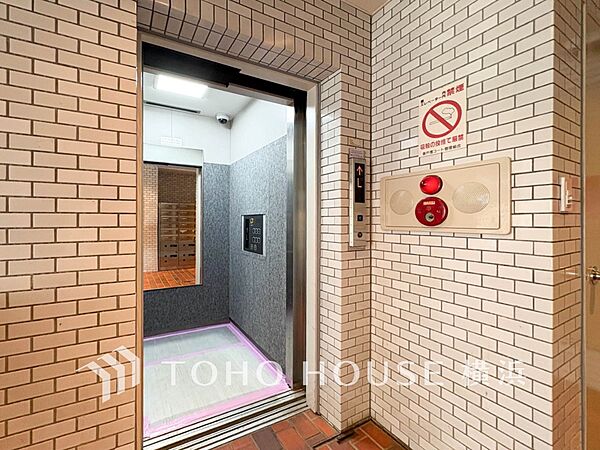 大きな荷物やお買い物帰りの重い荷物にも安心のエレベーター。