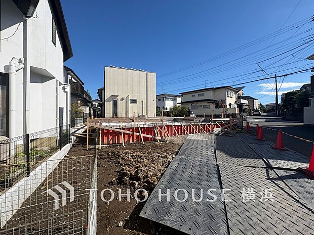 静かな住宅街は心を落ち着かせ癒される暮らしを予感させてくれます。（2026年10月撮影）