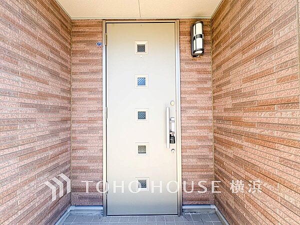 デザイン性の高いエントランスは、住む方のプライドを満たすクオリティ。