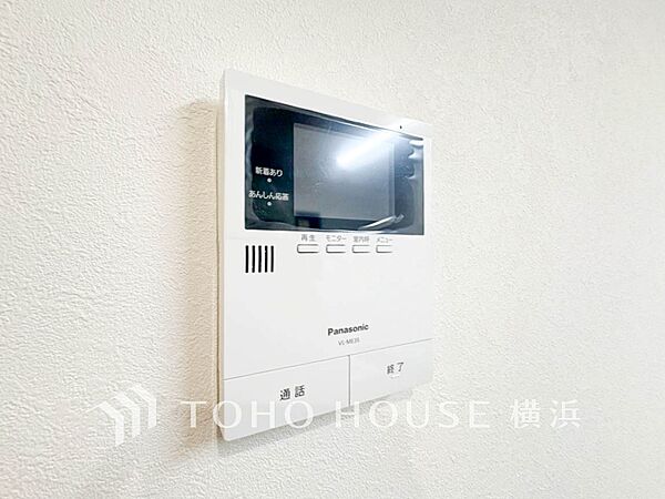 誰が来てもわかる様にモニター付きインターホンを設置。快適と安らぎを合わせた優しい設計。