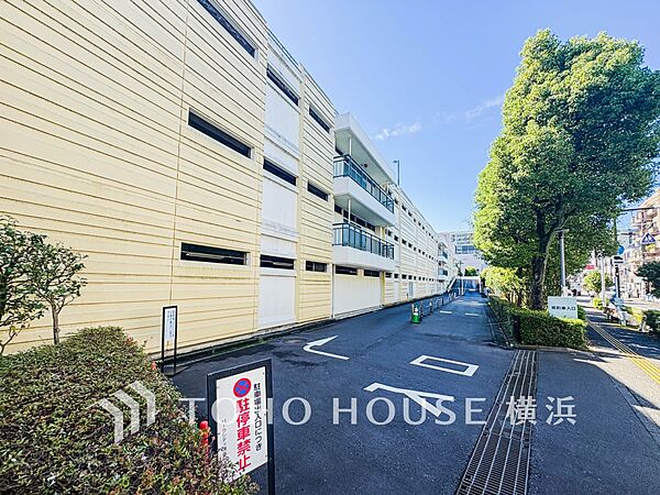 駐車場の空き状況につきましては、都度確認させていただきます。