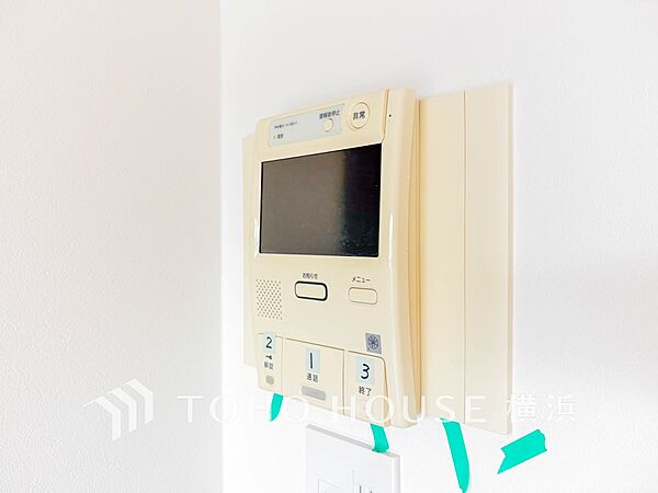 誰が来てもわかる様にモニター付きインターホンを設置。快適と安らぎを合わせた優しい設計。