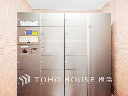 普段留守がちなご家族にも安心な宅配ボックスを完備。再配達を頼む手間を省ける嬉しい設備です。