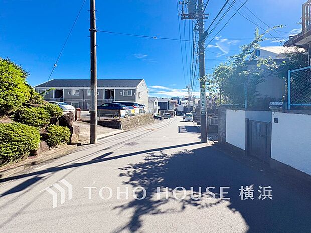 生活利便に優れた住環境に立地し、ゆとりある生活が送れます。(2026年10月撮影)