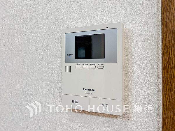 誰が来てもわかる様にモニター付きインターホンを設置。快適と安らぎを合わせた優しい設計。