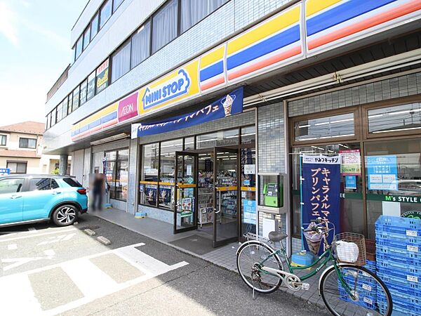 ミニストップ中田町萩丸店　550m　近くにあるとちょっとした買い物にも便利ですね。