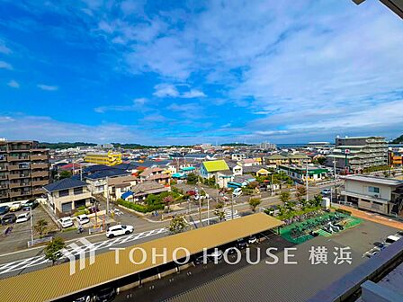 開放的で気持ちの良い眺望と青い空を満喫できます。