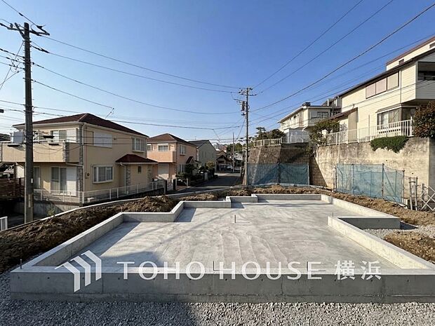 良質な環境に暮らす永住の邸がここに誕生します。(2026年10月撮影)