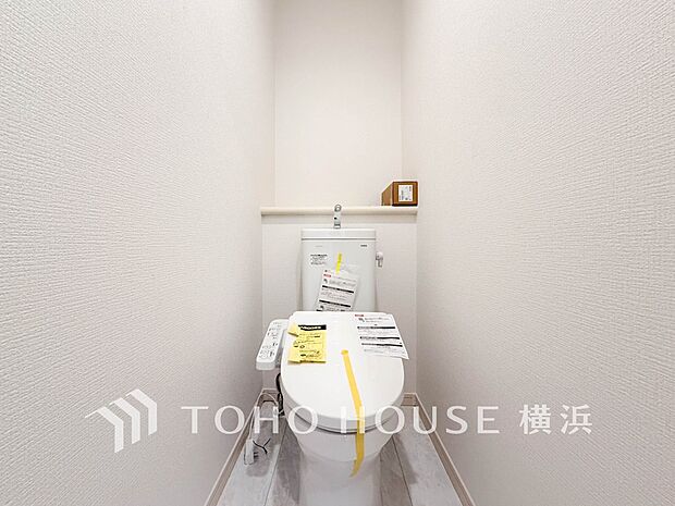 清潔感溢れるトイレ。落ち着いた空間で安らぎのひとときをお過ごしいただけます。