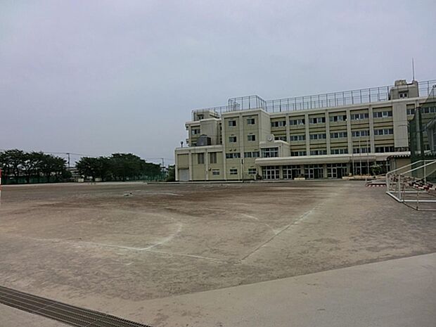 大和市立南林間中学校 190m 徒歩3分。部活などで帰りが遅くなっても安心の距離です。