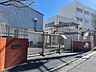 周辺：横浜市立寺尾小学校　800m　徒歩10分。小学校が近いのは子育てファミリーにもおすすめのポイント。 