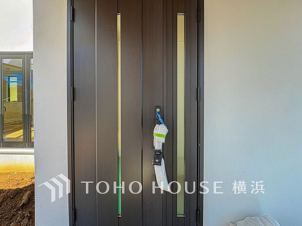 お住まいの顔となる玄関。住まう方のプライドを満たすクオリティを備えています。