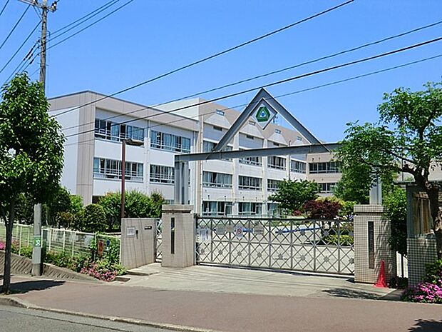 川崎市立麻生小学校 850m 徒歩11分。小学校が近いのは子育てファミリーにもおすすめのポイントです。