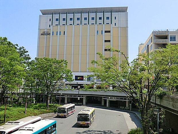 新百合丘オーパ 1400m 新百合ヶ丘駅前。ファッションや日用品、生活雑貨など多彩なお店が揃っています。レストランやカフェも。