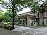周辺：川崎市立西生田中学校　600m　徒歩8分。部活などで帰りが遅くなっても安心の距離です。 