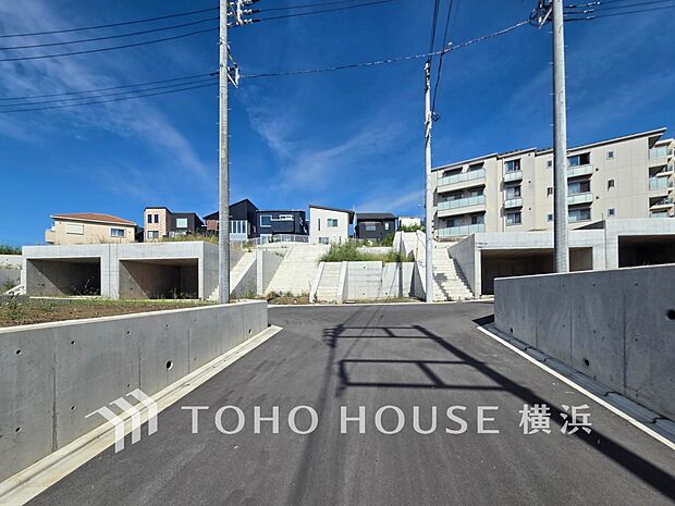 生活利便に優れた住環境に立地し、ゆとりある生活が送れます。（2026年10月撮影）