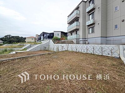 外観:表現された空間は豊かな光と風を纏い、暮らしの時間を豊かにしてくれます。(2026年10月撮影) 外観:表現された空間は豊かな光と風を纏い、暮らしの時間を豊かにしてくれます。(2026年10月撮影)